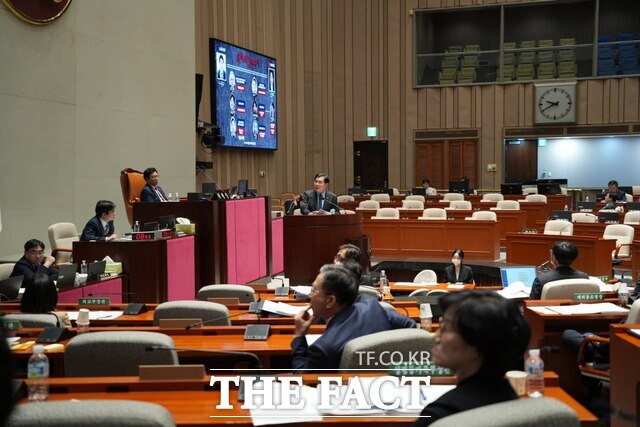 조계원 의원이 13일 국회 예산결산특별위원회에서 순천시 애니메이션 클러스터 의혹과 하수처리장 위탁 논란을 지적하고 있다. /조계원 국회의원실