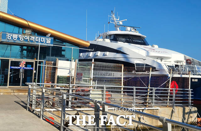 강릉~울릉간을 운항하는 씨스타 5호. /더팩트 DB