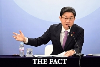  출입기자단 월례 간담회에서 발언하는 이억원 금융위원장 [포토]