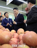  장동혁, 단식 후 당무 복귀…첫 행보는 '물가 점검' [TF사진관]