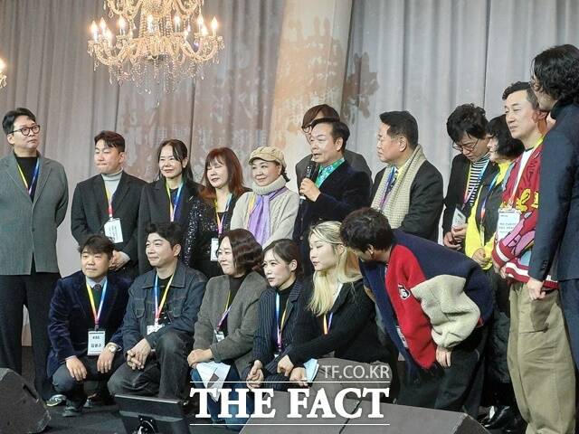 (사)대한민국방송코미디언협회(회장 김학래)는 2026년 새해를 맞아 서울 반포 한강 세빛섬 플로팅아일랜드에서 신년회 우리는 코미디언이다 큰마당 잔치를 개최했다. /강일홍 기자