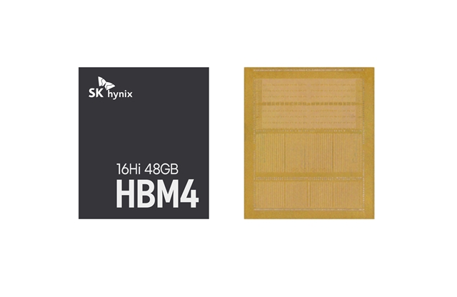 HBM4 시장은 올해 반도체 산업의 최대 격전지로 꼽힌다. 사진은 SK하이닉스가 올해 초 열린 CES 2026에서 공개한 HBM4 16단 48GB. /SK하이닉스