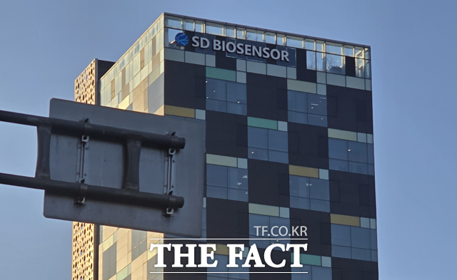 제보자를 비롯한 바이오노트와 에스디바이오센서, 유바이오로직스 등 관계사의 일부 주주들은 시장에서 이들 기업의 주가가 극단적으로 저평가되고 있는 것을 두고 오너 일가의 증여세 절감을 위한 의도적 방치라고 주장하고 있다. 사진은 서울 강남구 청담동에 위치 에스디바이오센서 서울 사무소. 유바이오로직스는 이 건물에 본사를 두고 있다. /제보자