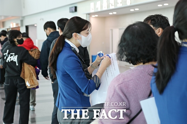 업계 관계자는 물리적 통합은 일정에 맞춰 진행되지만 구성원 간 이해 조율은 속도를 내기 어렵다며 이 문제가 장기화되면 조직 내부 부담으로 이어질 수 있다고 말했다. /에어부산