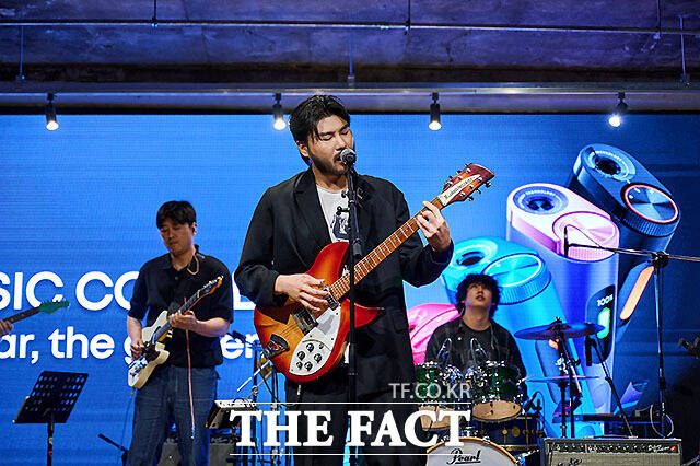 카더가든은 뮤지션과 예능인의 이미지가 절묘한 순황 구조를 이루며 인기 상승세를 이어가고 있다./더팩트DB