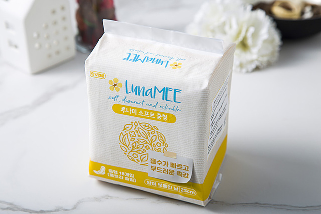 쿠팡의 PB 자회사 씨피엘비(CPLB)가 생리대를 최저 99원에 제공하기로 했다. 중대형 PB 생리대 판매가를 최대 29% 인하했다. /쿠팡