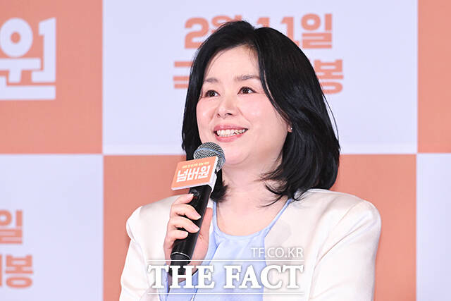 배우 장혜진이 29일 열린 영화 넘버원 언론배급시사회 및 기자간담회에서 경상도 사투리 연기를 한 소감을 말했다. /서예원 기자