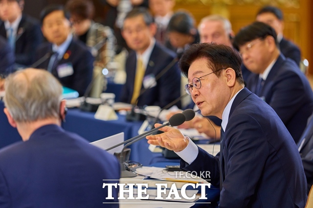 이재명 대통령이 28일 청와대에서 열린 외국인 투자기업 간담회에서 발언하고 있다. /청와대