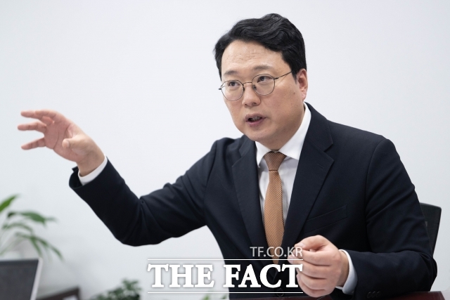 천하람 개혁신당 원내대표가 지난달 29일 오후 서울 여의도 국회에서 <더팩트>와 인터뷰를 하고 있다. /박헌우 기자