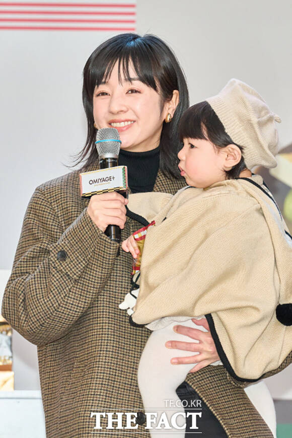 팝업 이벤트 참여자들과 질의응답하는 히라이 사야. /오미야게 진흥협회