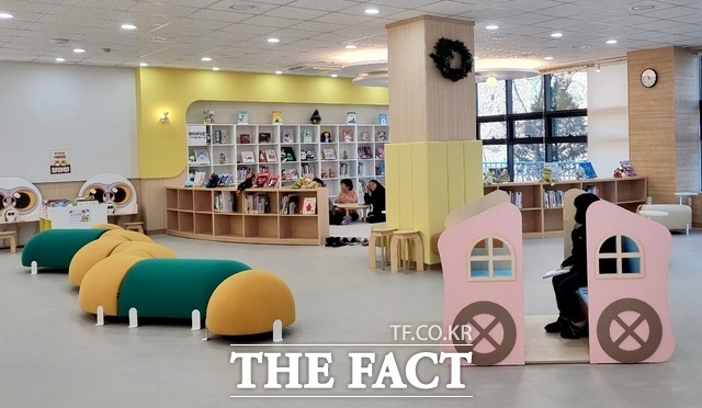 구미시립인동도서관 1층 가족라운지 실내 모습. /구미시