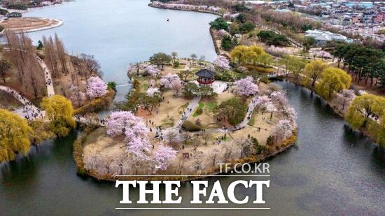 경기 고양시 일산신도시의 상징인 일산호수공원의 전경. /고양시