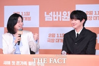  '넘버원' 최우식, '기생충' 장혜진과 재회…