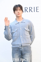  더보이즈 현재, 훈훈한 손 인사 [TF사진관]