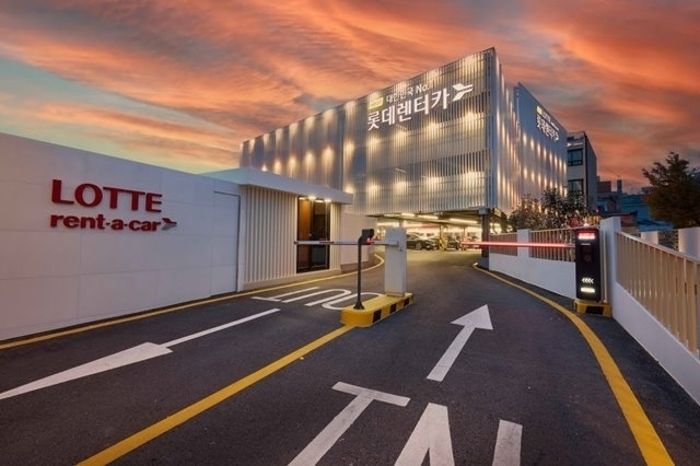 지난 26일 공정거래위원회는 사모펀드 운용사 어피니티에쿼티파트너스의 롯데렌탈 지분 인수를 불허했다. /롯데렌탈