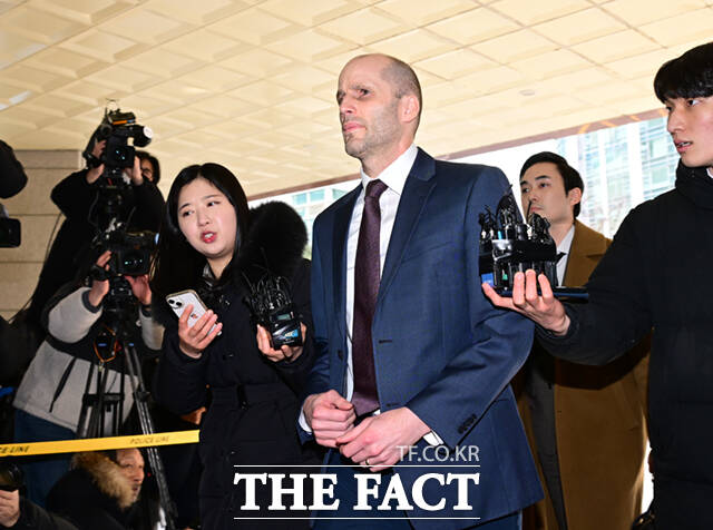 서울경찰청 쿠팡 수사 종합 태스크포스(TF)는 30일 위계에 의한 공무집행방해 등 혐의를 받는 로저스 대표를 불러 조사했다. /이새롬 기자