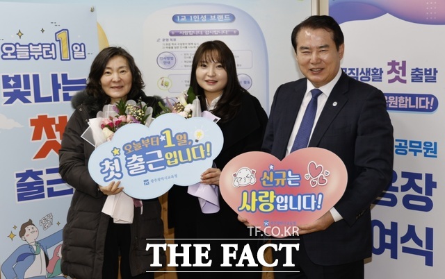 광주시교육청이 30일 서광초등학교에서 빛나는 철 출근 행사를 개최하고 있다. /광주시교육청