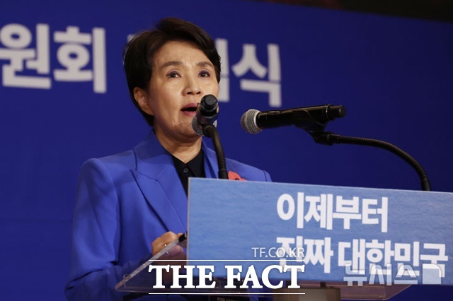 외교부는 30일 강금실 전 법무부 장관을 글로벌기후환경대사로 임명했다고 밝혔다. 사진은 지난해 4월 서울 여의도 국회 의원회관에서 열린 민주당 선대위 출범식에서 강 전 장관이 발언하는 모습. /뉴시스