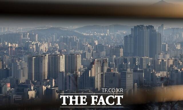 다주택자 양도세 중과 유예 종료를 두고 전문가들은 시장 매물 잠김 현상을 더 키울 수 있다고 경고했다. /뉴시스