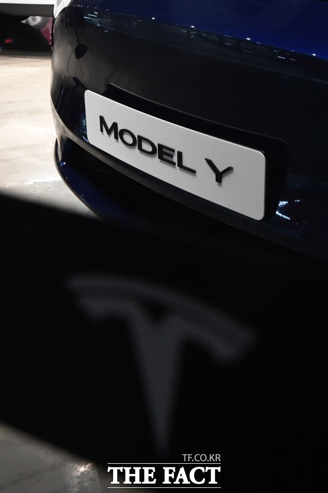 테슬라는 머스크 CEO가 설립한 인공지능 스타트업 xAI에 약 20억달러를 투자하는 계약을 체결했으며 관련 절차는 올해 1분기 중 마무리될 예정이다. /남용희 기자