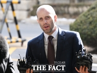  피의자 신분으로 경찰 출석한 로저스 쿠팡 대표 [포토]