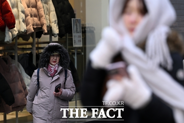 1일은 전국이 영하권 추위가 이어지겠으며 일부 지역에서는 눈이나 비가 내리겠다. /서예원 기자