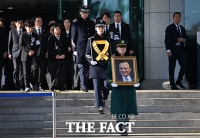  국회 나서는 고 이해찬 전 총리 영정 [포토]