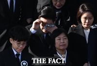  눈물 흘리는 이재명 대통령 [포토]