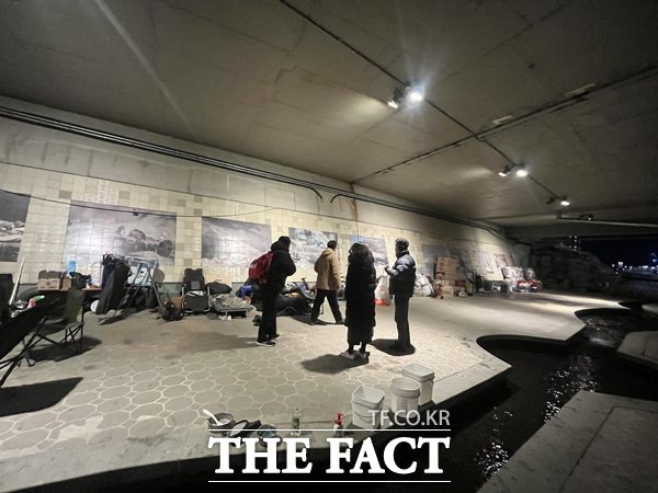 대전시 중구 관내 주요 거리노숙인 밀접지역 야간 현장점검 모습. /대전시 중구