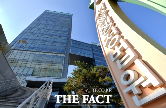 치과의사가 의료인이 아닌 치과위생사에게 채혈을 지시해 자격정지 처분을 받은 것은 위법하지 않다는 법원 판단이 나왔다. /더팩트 DB