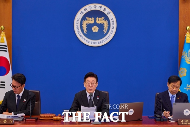 이재명 대통령은 2일 재정경제부 제2차관에 허장 한국수출입은행 ESG 위원회 위원장, 우주항공청장에 오태석 한국과학기술기획평가원 원장을 임명했다. 이 1월 27일 청와대에서 주재한 제3회 국무회의에서 발언하고 있다. /청와대