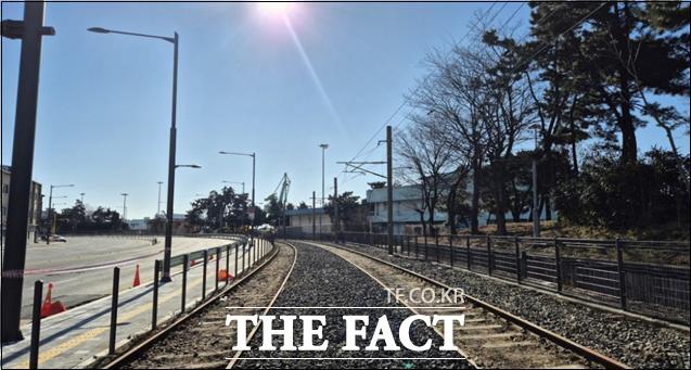 환경 개선과 임시 보행로 조성이 완료된 페선 인천 개항장 주변 페선 부지 /인천시