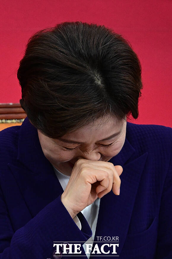 무거운 분위기로 시작한 회의, 분위기 전환 시킨 양향자 최고위원의 실수.