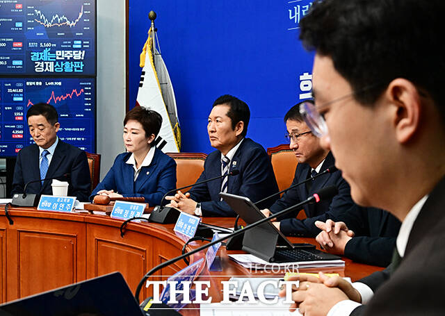 정청래 더불어민주당 대표가 2일 오전 서울 여의도 국회에서 열린 최고위원회읟에 참석해 생각에 잠겨 있다. /국회=배정한 기자