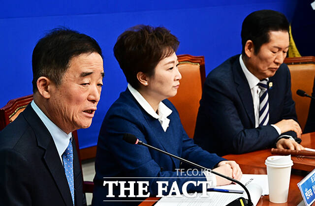 강득구 더불어민주당 최고위원이 2일 오전 서울 여의도 국회에서 열린 최고위원회의에 참석해 모두발언을 하고 있다. /국회=배정한 기자