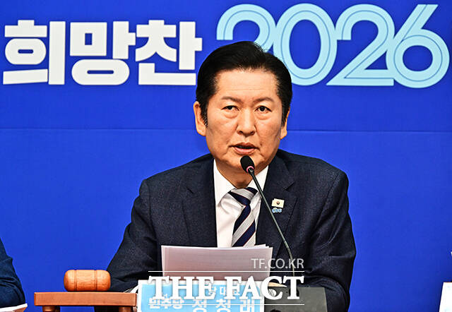 정청래 더불어민주당 대표가 2일 오전 서울 여의도 국회에서 열린 최고위원회의에 참석해 모두발언을 하고 있다. /국회=배정한 기자