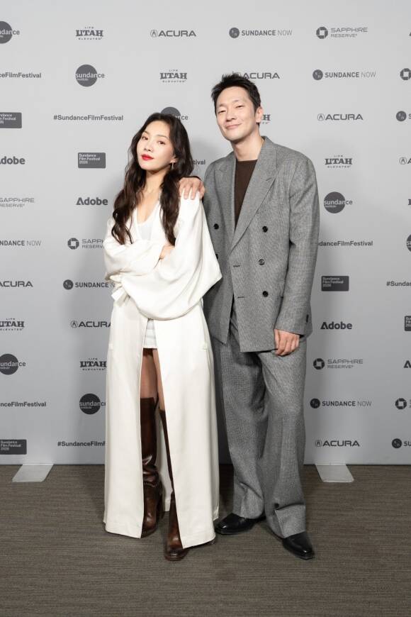 배우 최희서(왼쪽)와 손석구가 뭉친 영화 베드포드 파크가 제42회 선댄스 영화제에서 심사위원 특별상을 받는 쾌거를 거뒀다. /스태넘