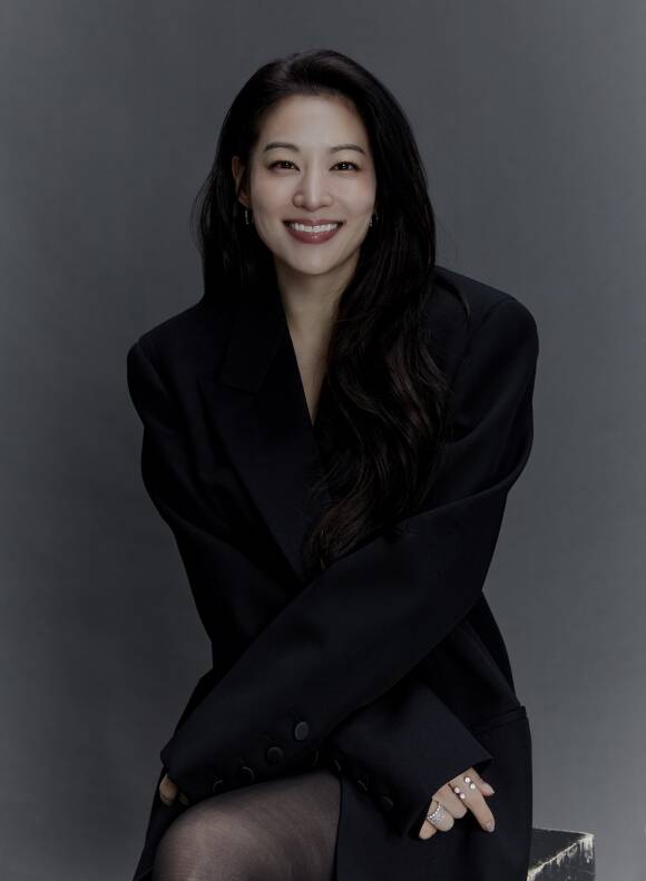 한국계 미국인 배우 아덴 조가 <더팩트>와 인터뷰를 진행했다. /웨이브나인