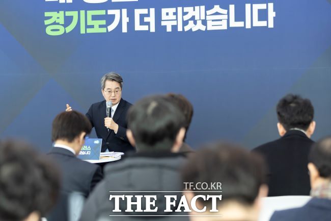 2일 오전 경기도청 단원홀에서 김동연 경기도지사가 신년 기자간담회를 하고 있다. /경기도