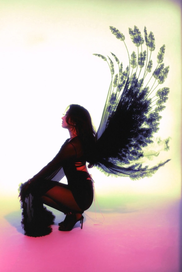 첫 번째 미니 앨범 (EX)IST는 전지우가 과거에서 출발해, 많은 시간을 거쳐 축적된 경험을 토대로 솔로 아티스트로서 새로운 출발을 선언하는 앨범이다. /알비더블유, DSP미디어