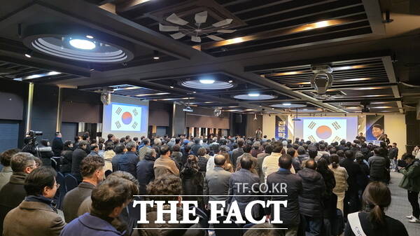 전문학 더불어민주당 당대표 특보가 1일 저서 서구 전문가 전문학, 기본사회로 미래를 열다 출판기념회를 개최했다. /정예준 기자