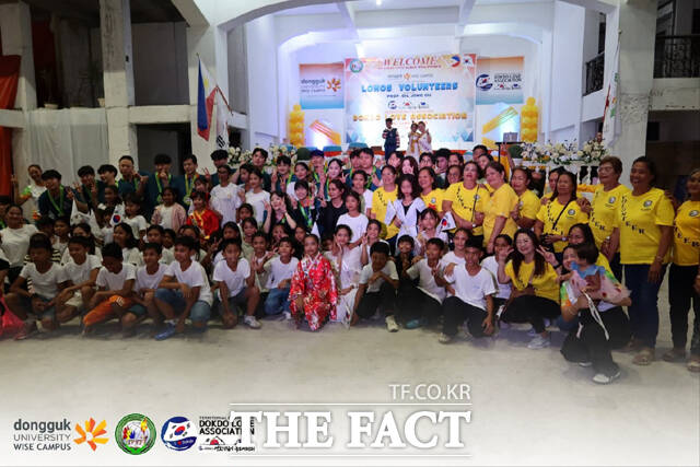 리가오 시청사와 의회 방문 후 청사 내에서 기념 촬영. /독도사랑회