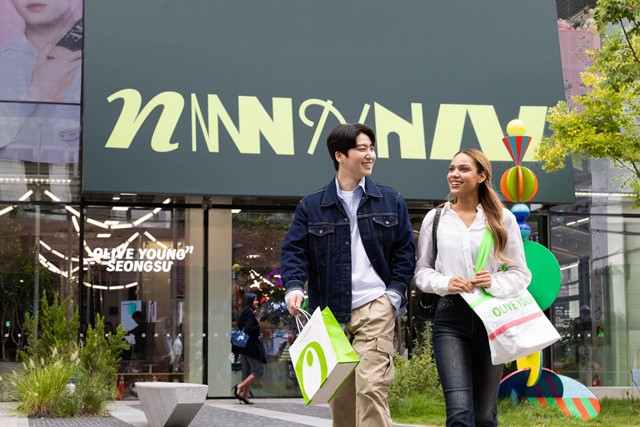 올리브영이 돈키호테와 협업해 신규 프로모션을 선보인다. /CJ올리브영