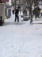 내 가게 앞 눈 치우기 [포토]