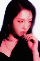  카드 전지우, 붉은빛 조명 속에 '(EX)IST' 예고