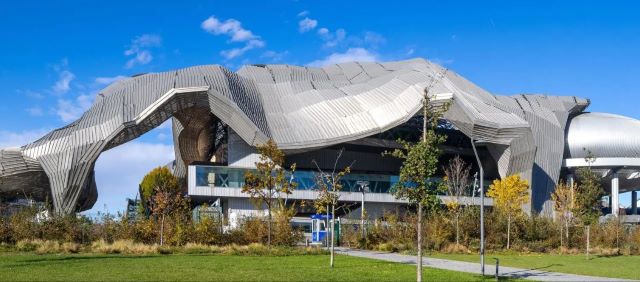 밀라노 코르티나 동계올림픽에서 메인 미디어 센터(MMC)로 사용될 알리안츠 미코(전 밀라노 컨벤션 센터)의 전경. MMC는 약 3,000명의 등록기자, IBC는 약 8,000명의 방송관계자가 올림픽 기간 중 사용한다. / 사진출처 cvent닷컴