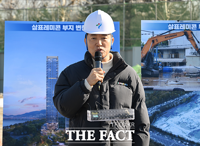 오 시장은 3일 삼표레미콘 부지를 찾아 개발 사업 진행 상황을 점검하고 미래 서울의 경쟁력을 견인할 랜드마크 사업의 속도감 있는 추진을 주민했다. /박헌우 기자