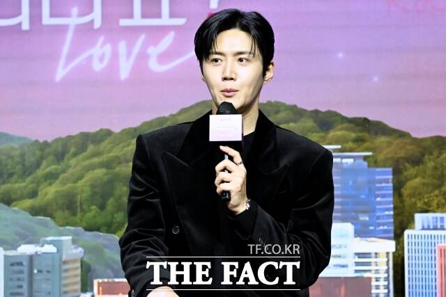 배우 김선호가 앞서 탈세 의혹을 부인했으나 문제가 된 법인을 통해 정산금을 수령한 사실이 드러나며 다시 한번 도마 위에 올랐다. /송호영 기자