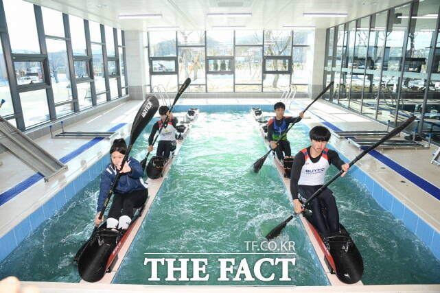 카누훈련센터 실내 로잉탱크 전경. /부여군