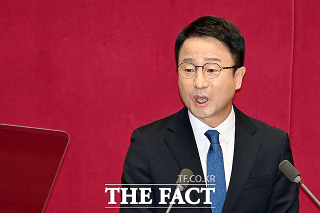 한병도 더불어민주당 원내대표가 교섭단체 대표연설에서 대야 압박 수위를 한껏 끌어올렸다. 사진은 한 원내대표가 3일 오전 서울 여의도 국회에서 열린 제432회 국회(임시회) 제2차 본회의에서 교섭단체 대표연설을 하고 있는 모습. /남용희 기자